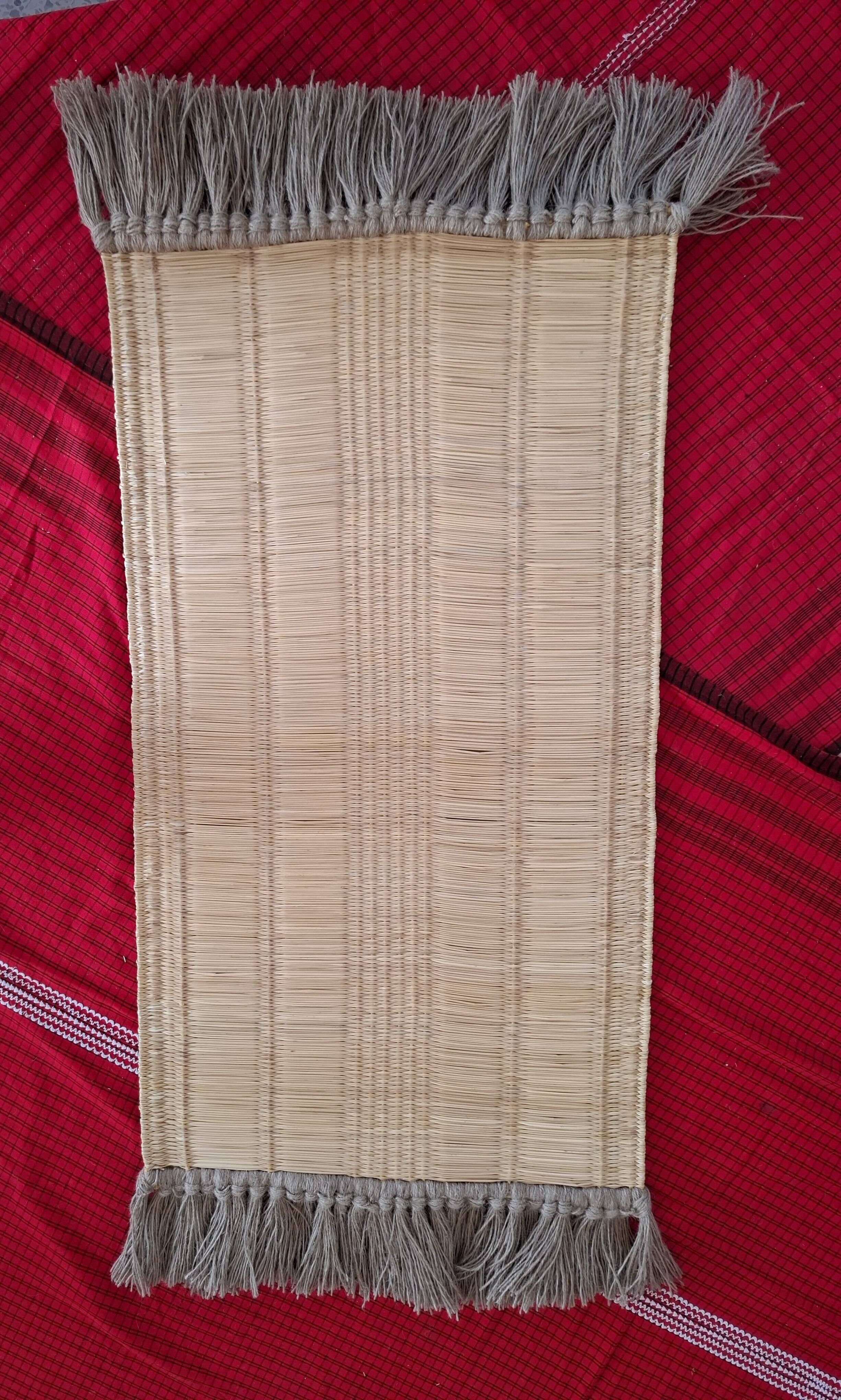 Large mat 105 cm with fringes