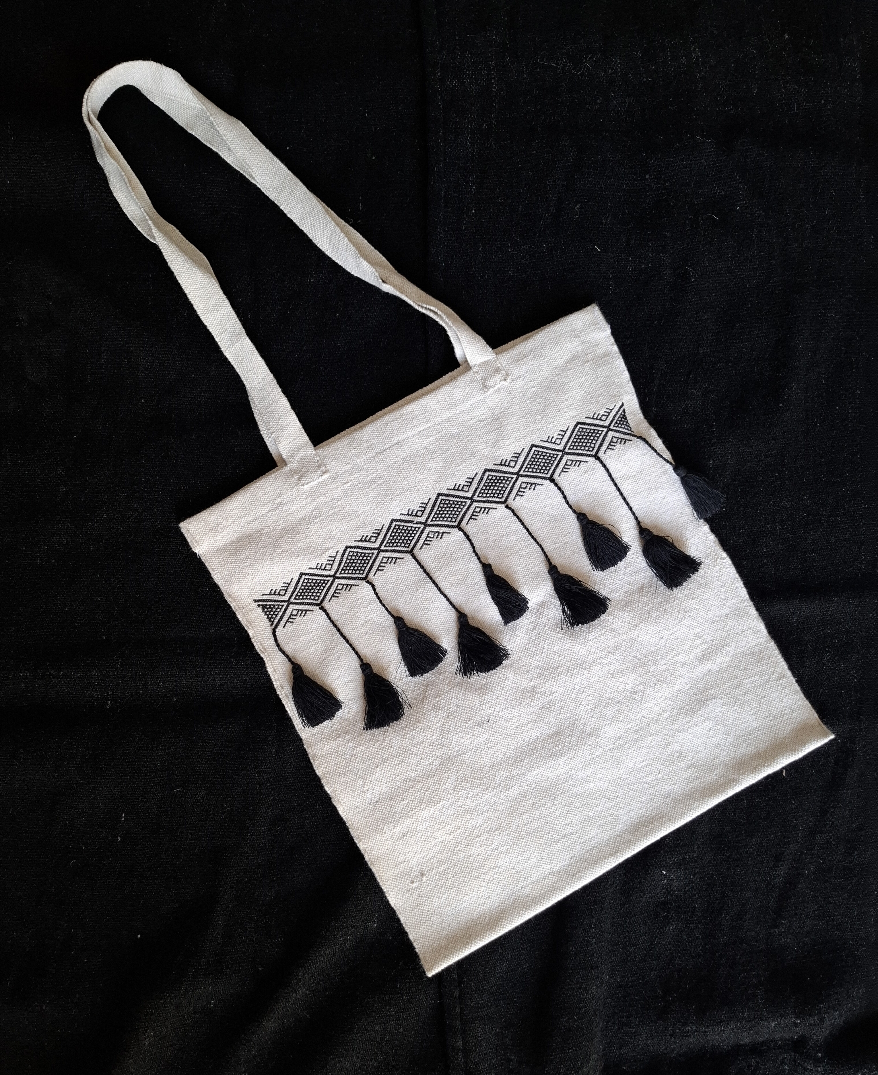 Bag with fringes (34x38 cm)
